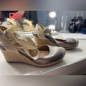 vonic size 7 heels
